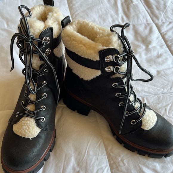 Size 8.5 Heeled lace up black boots - Picture 2 of 2